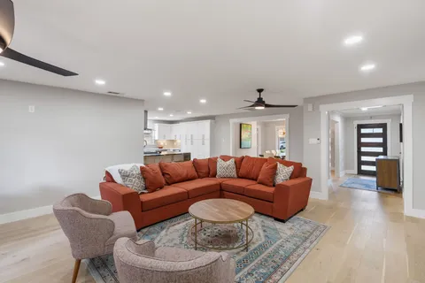 $875,000 | 4423 Apollo Street, Houston, TX 77018