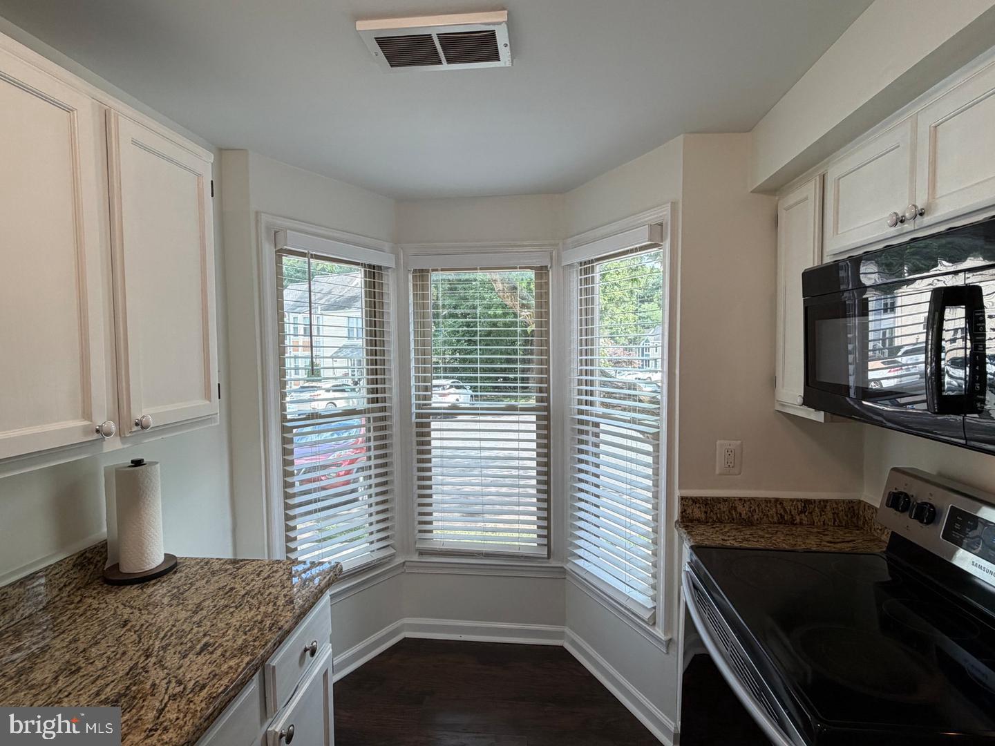 2121 Whisper Way Reston, VA 20191 - Photo 5 of 68 Bright kitchen with bay window charm.