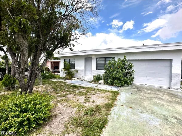 $1,700 | 2117 Mitchell Court, Unit F, Fort Myers, FL 33916