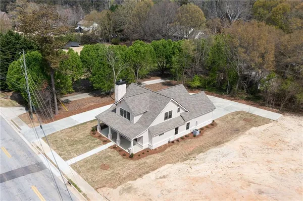 a view of a house with a yard