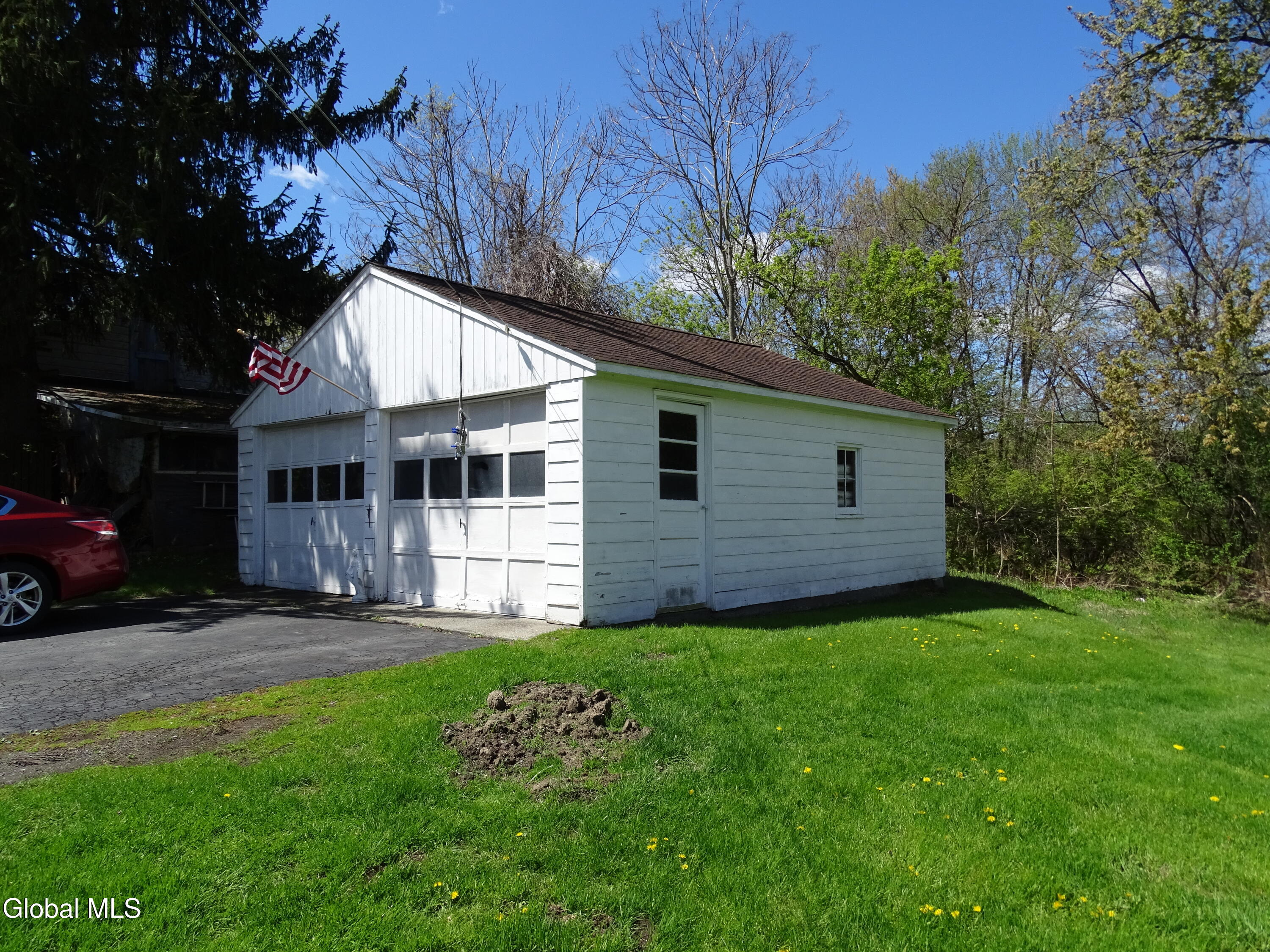 90 Cohoes Road Colonie, NY 12189 - Photo 3 of 29 DSC01372