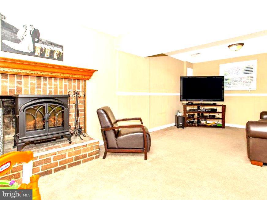 24104 Log House Road Gaithersburg, MD 20882 - Photo 16 of 22 Family Room