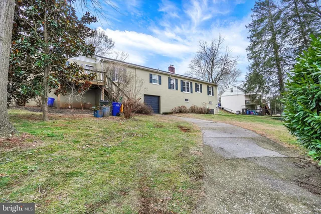 $298,500 | 22 Ridgeway Drive, York, PA 17404