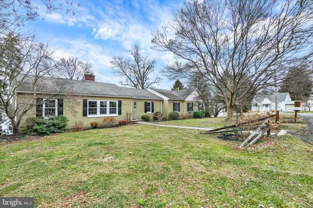 $298,500 | 22 Ridgeway Drive, York, PA 17404