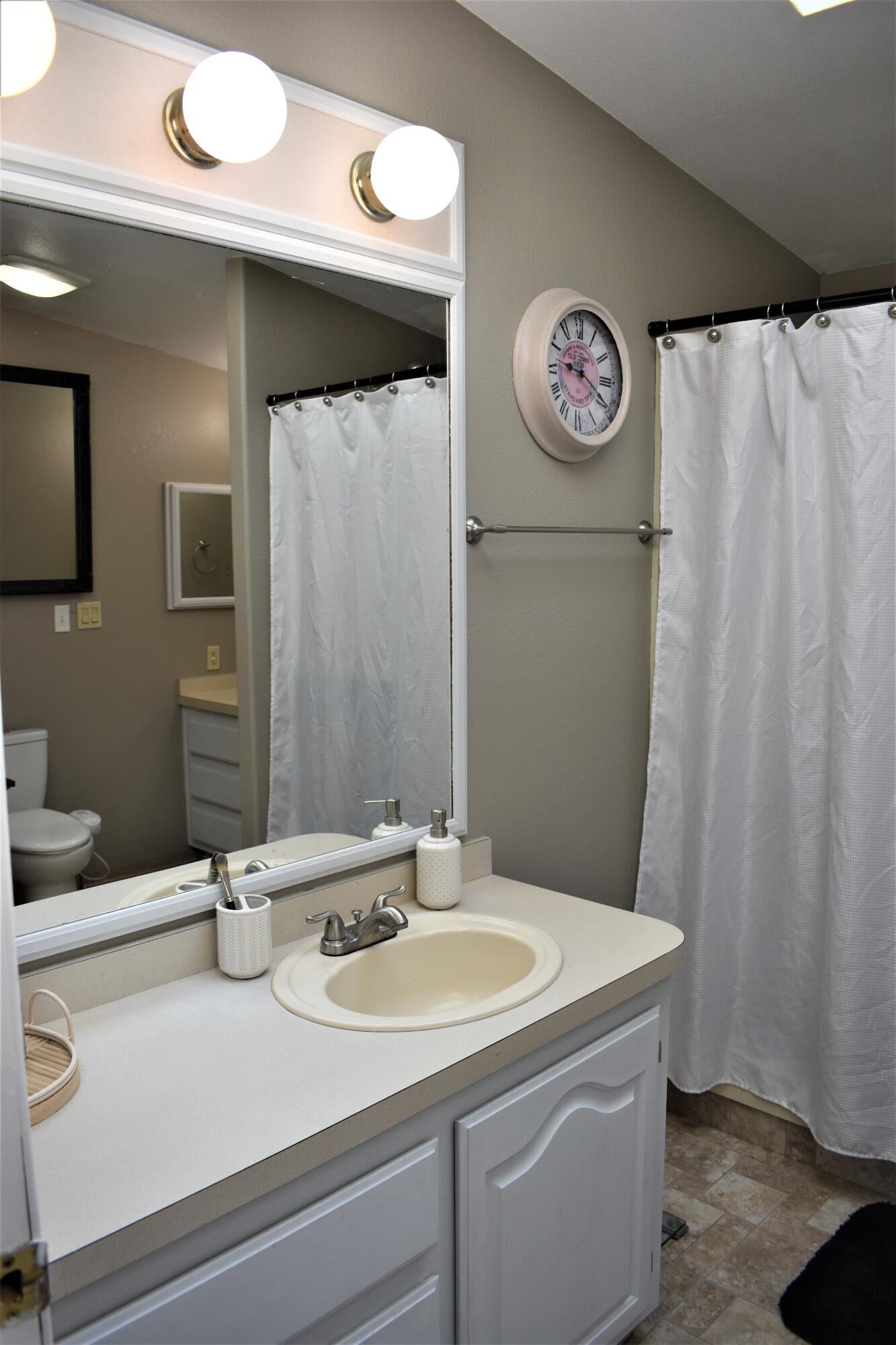 152229 Silver Spur Road La Pine, OR 97739 - Photo 20 of 41 Primary Bath