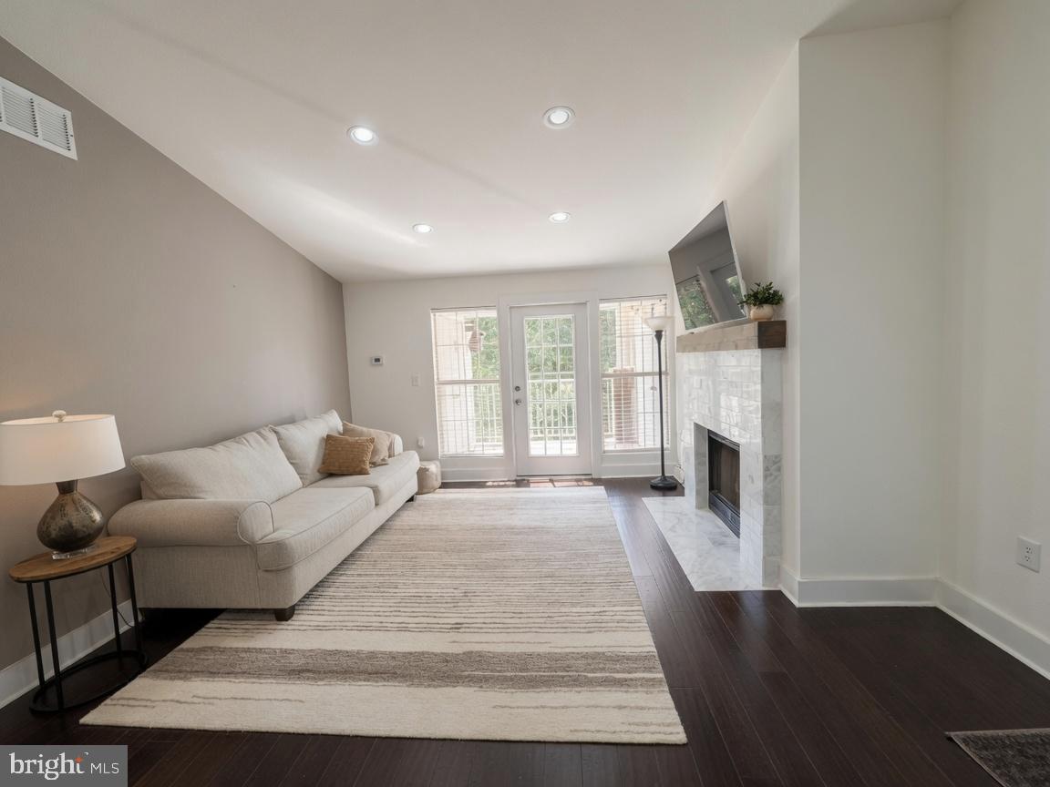 20960 Timber Ridge Terrace, Unit 303 Ashburn, VA 20147 - Photo 4 of 6