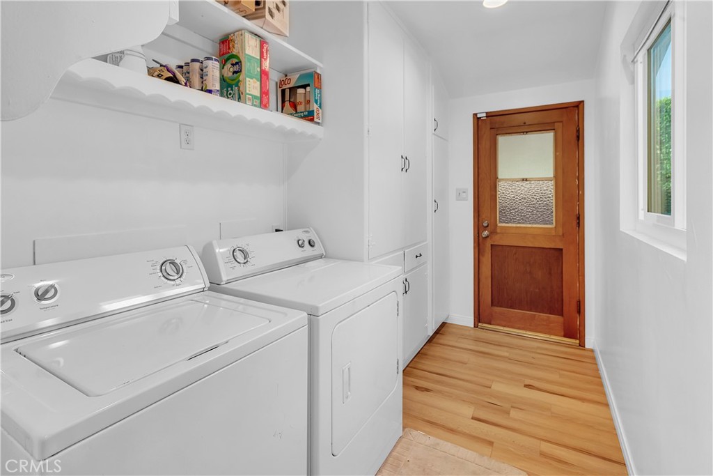 11460 Samoline Avenue Downey, CA 90241 - Photo 7 of 30 a utility room with dryer and washer