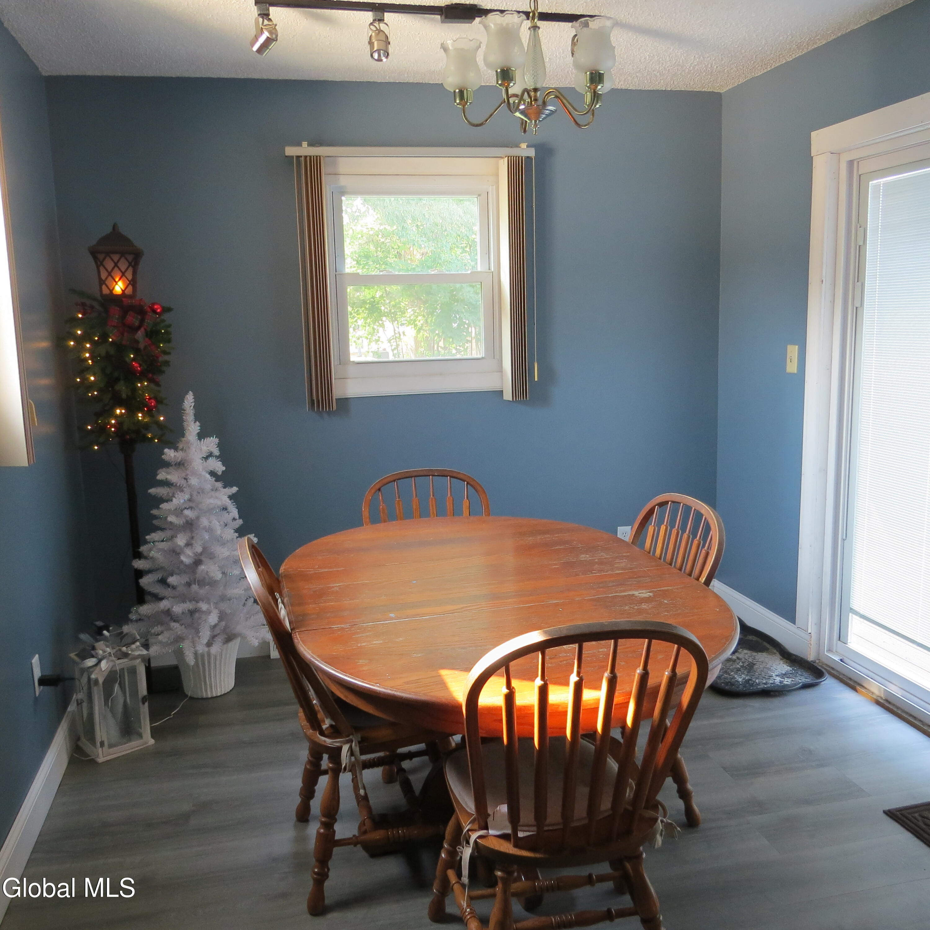 455 Chiswell Road Schenectady, NY 12304 - Photo 19 of 39 IMG_1424