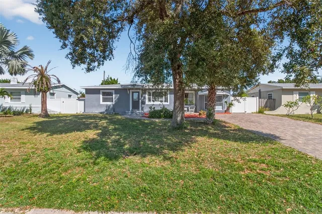 a view of a house with a yard