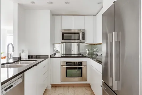 $1,850,000 | 8-12 Museum Way, Unit 2003, Cambridge, MA 02141