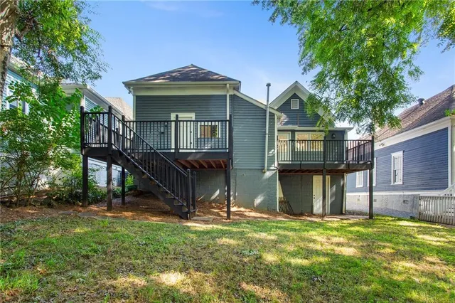 a view of a house with a backyard