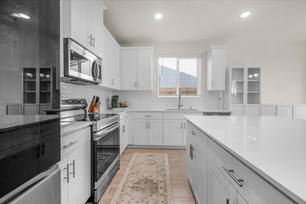 1183 Encore Way West Madera, CA 93636 - Photo 10 of 46 a kitchen with cabinets and window