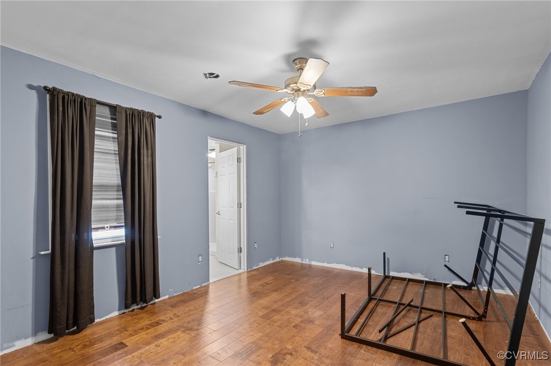 911 Maple Street Ashland, VA 23005 - Photo 29 of 35 a view of a livingroom with a workspace
