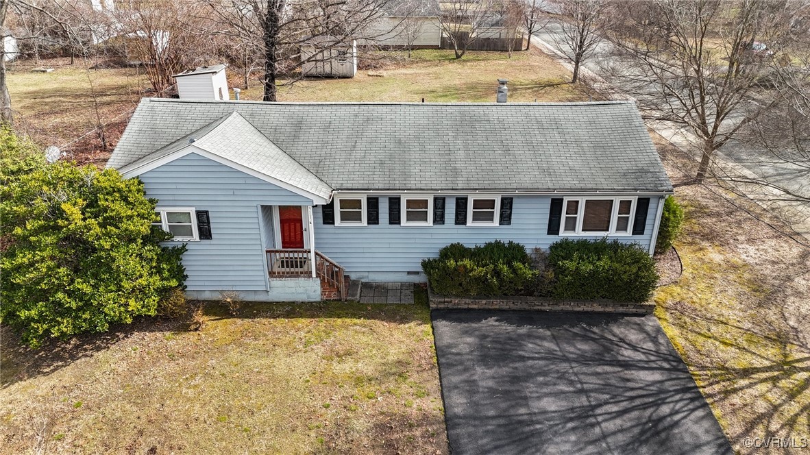 911 Maple Street Ashland, VA 23005 - Photo 3 of 35 front view of a house with a yard