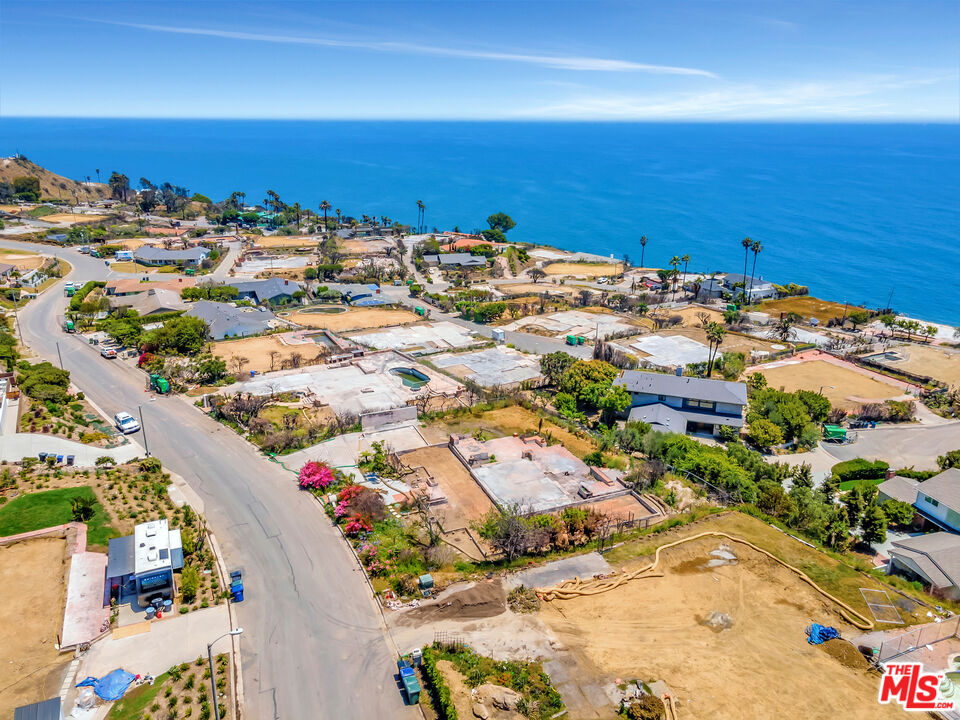 20434 Seaboard Road Malibu, CA 90265 - Photo 5 of 37