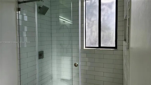 $1,900 | 2489 Southwest 11th Street, Unit 2, Miami, FL 33135