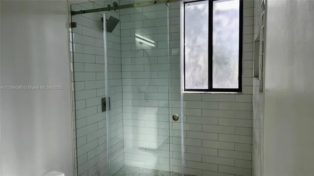 $1,900 | 2489 Southwest 11th Street, Unit 2, Miami, FL 33135