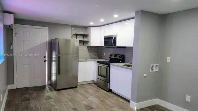 $1,900 | 2489 Southwest 11th Street, Unit 2, Miami, FL 33135