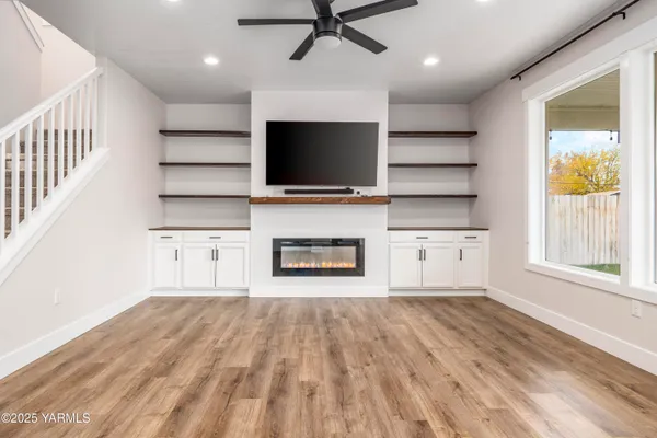 $515,500 | 1901 Beacon Road, Grandview, WA 98930