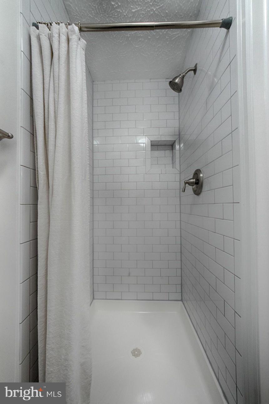 7583 Aspenpark Road Lorton, VA 22079 - Photo 8 of 18 Bath (Master)