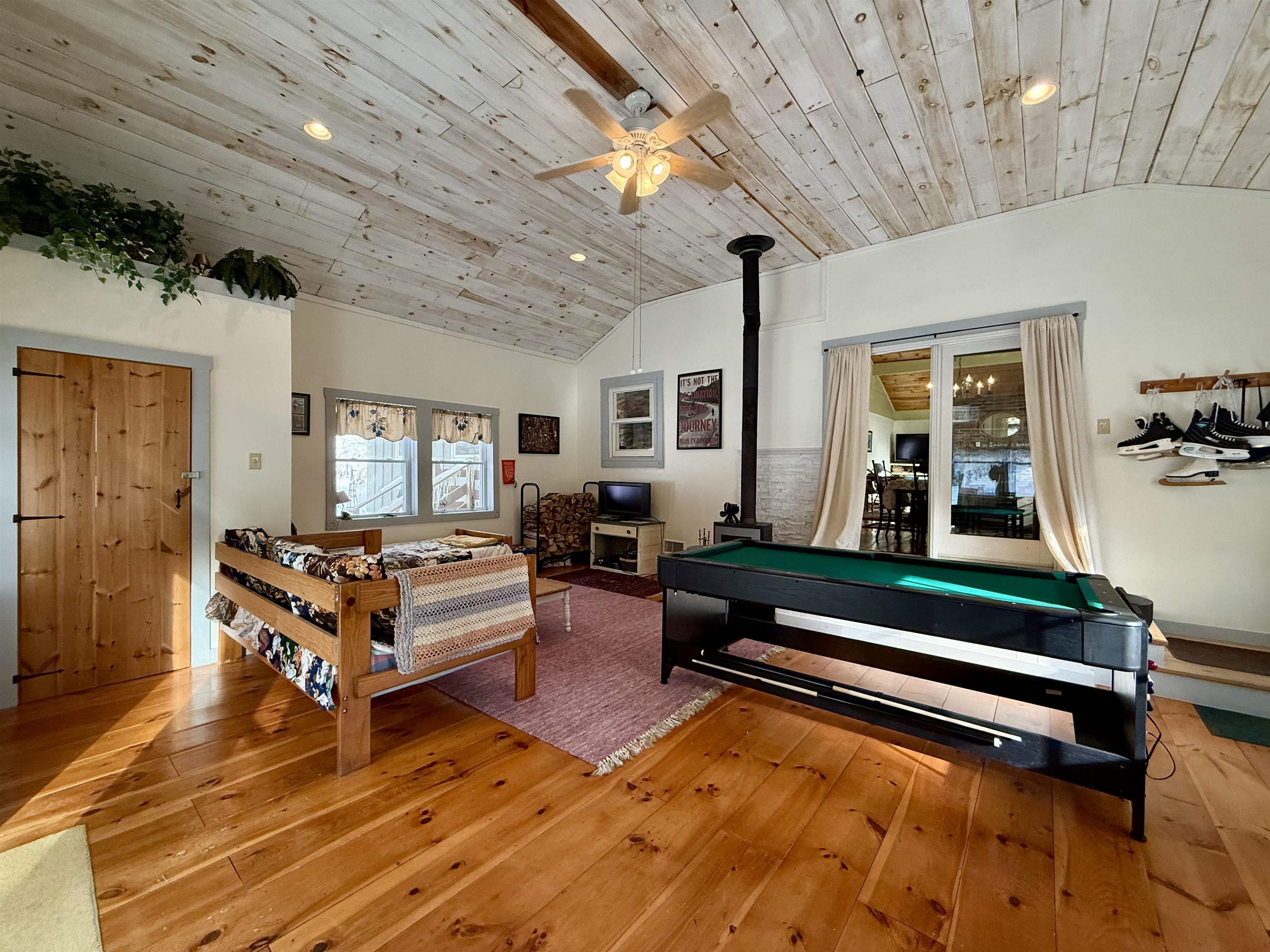 71 Vacation Lodge Road Londonderry, VT 05148 - Photo 17 of 36