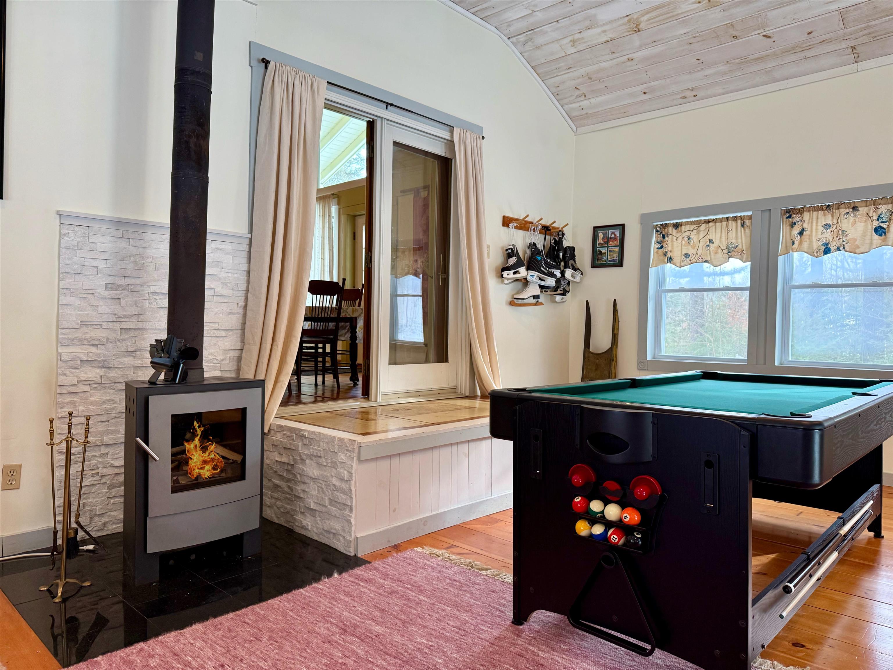 71 Vacation Lodge Road Londonderry, VT 05148 - Photo 18 of 36