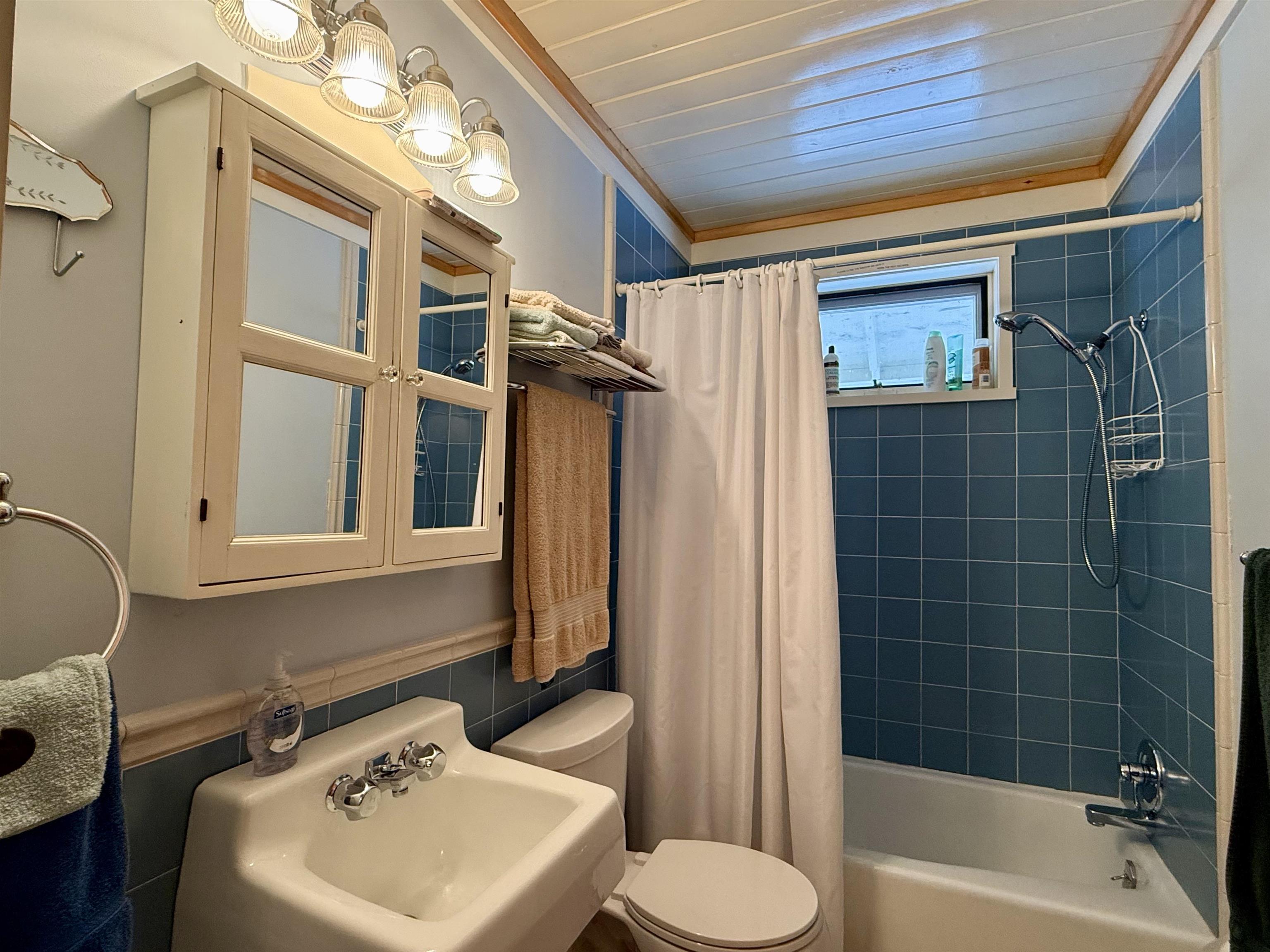 71 Vacation Lodge Road Londonderry, VT 05148 - Photo 27 of 36