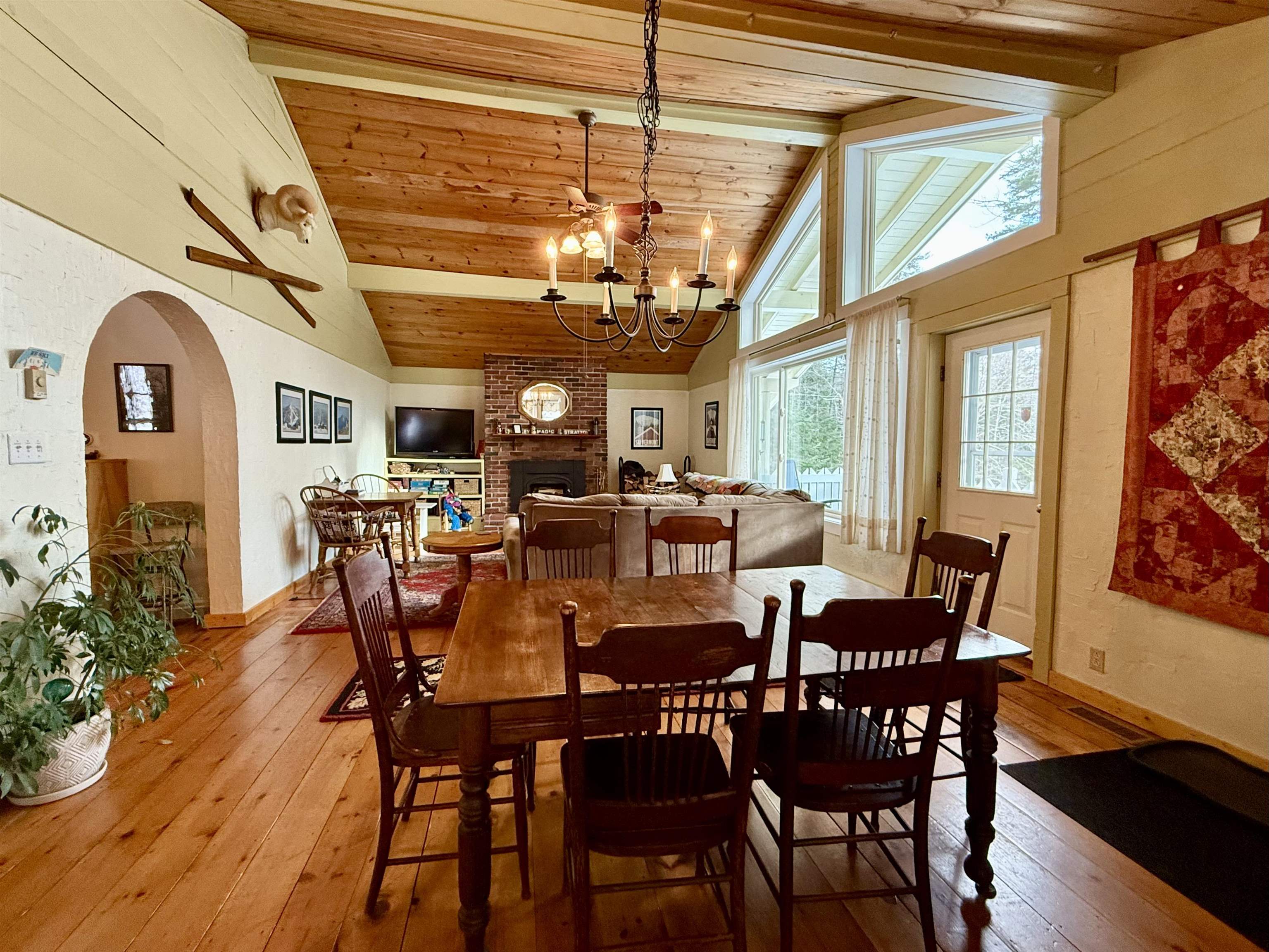 71 Vacation Lodge Road Londonderry, VT 05148 - Photo 3 of 36