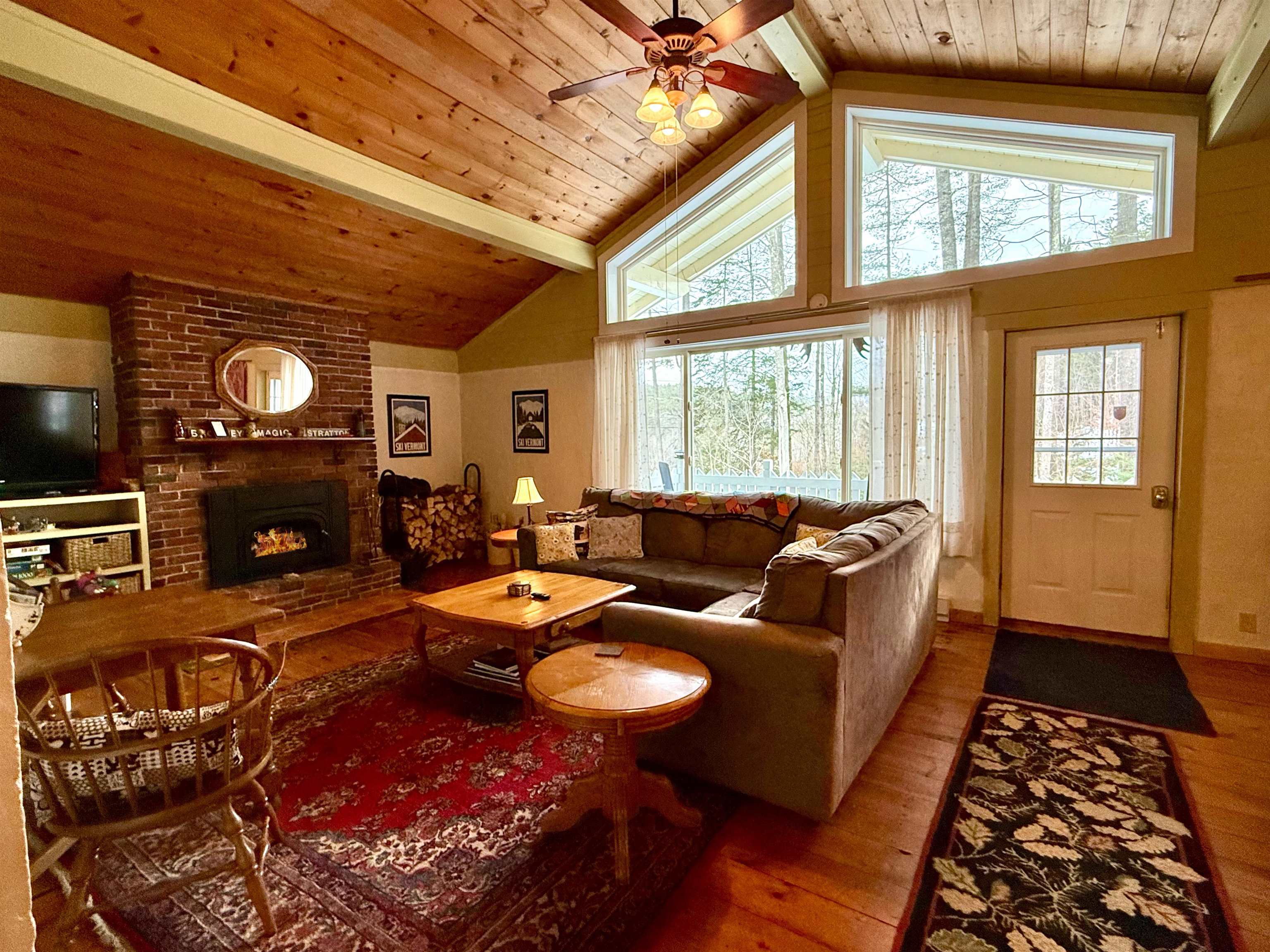 71 Vacation Lodge Road Londonderry, VT 05148 - Photo 4 of 36