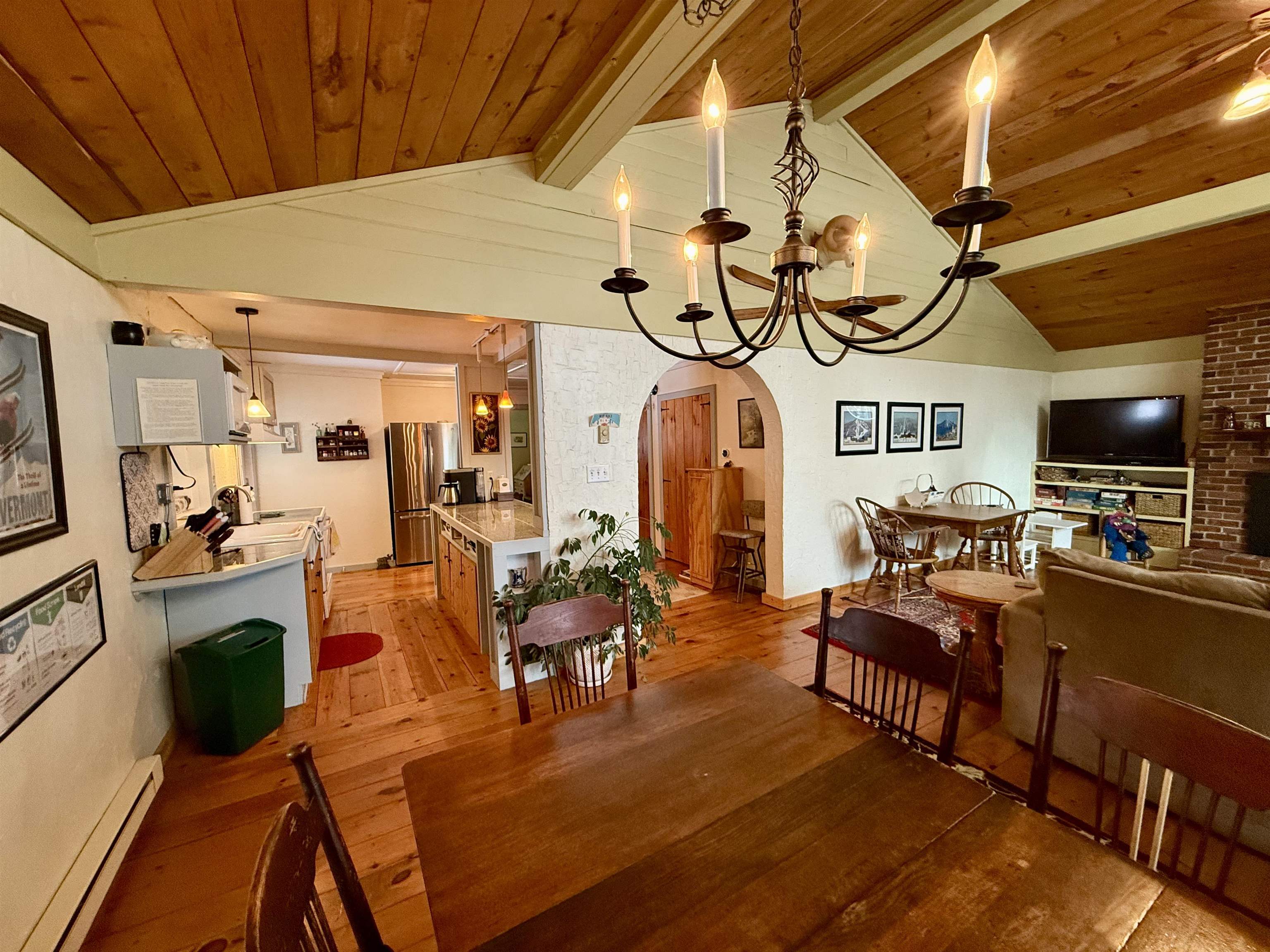 71 Vacation Lodge Road Londonderry, VT 05148 - Photo 5 of 36