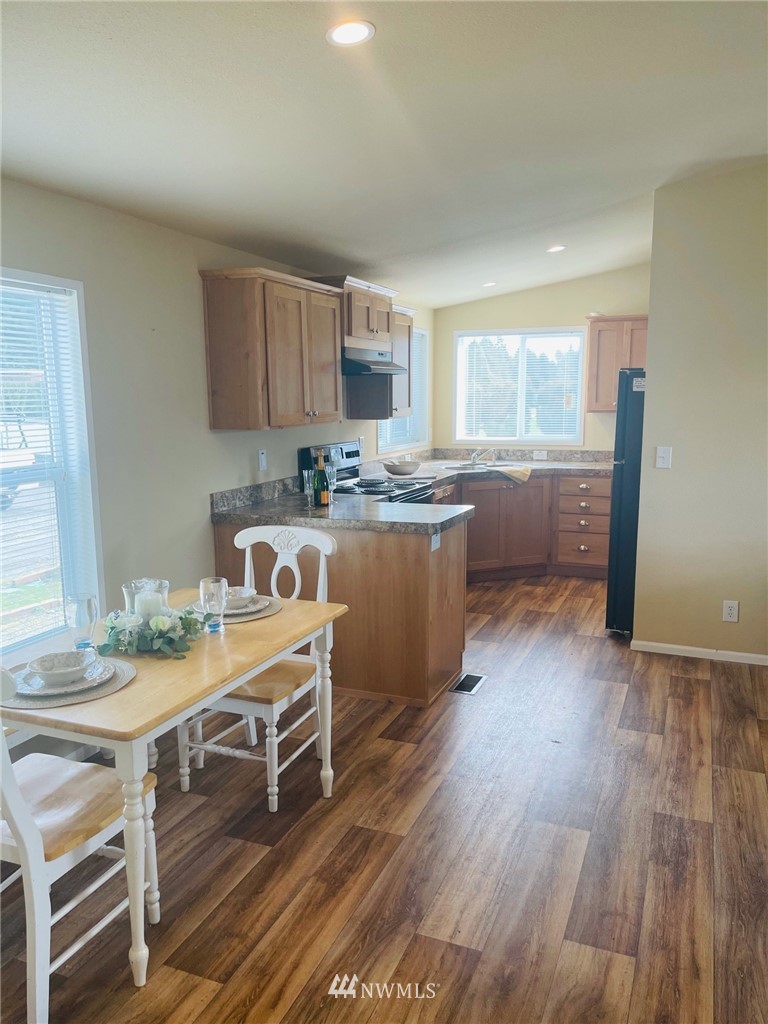 3612 Northeast 4th Street, Unit 23 Renton, WA 98056 - Photo 6 of 26