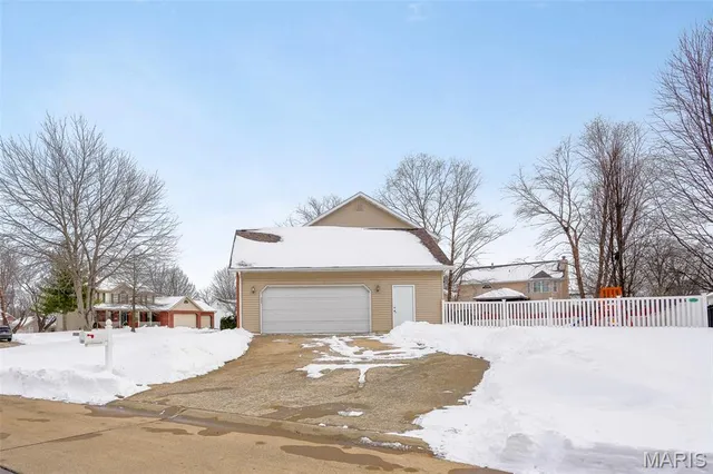 $400,000 | 323 Dennison Drive, O'Fallon, IL 62269