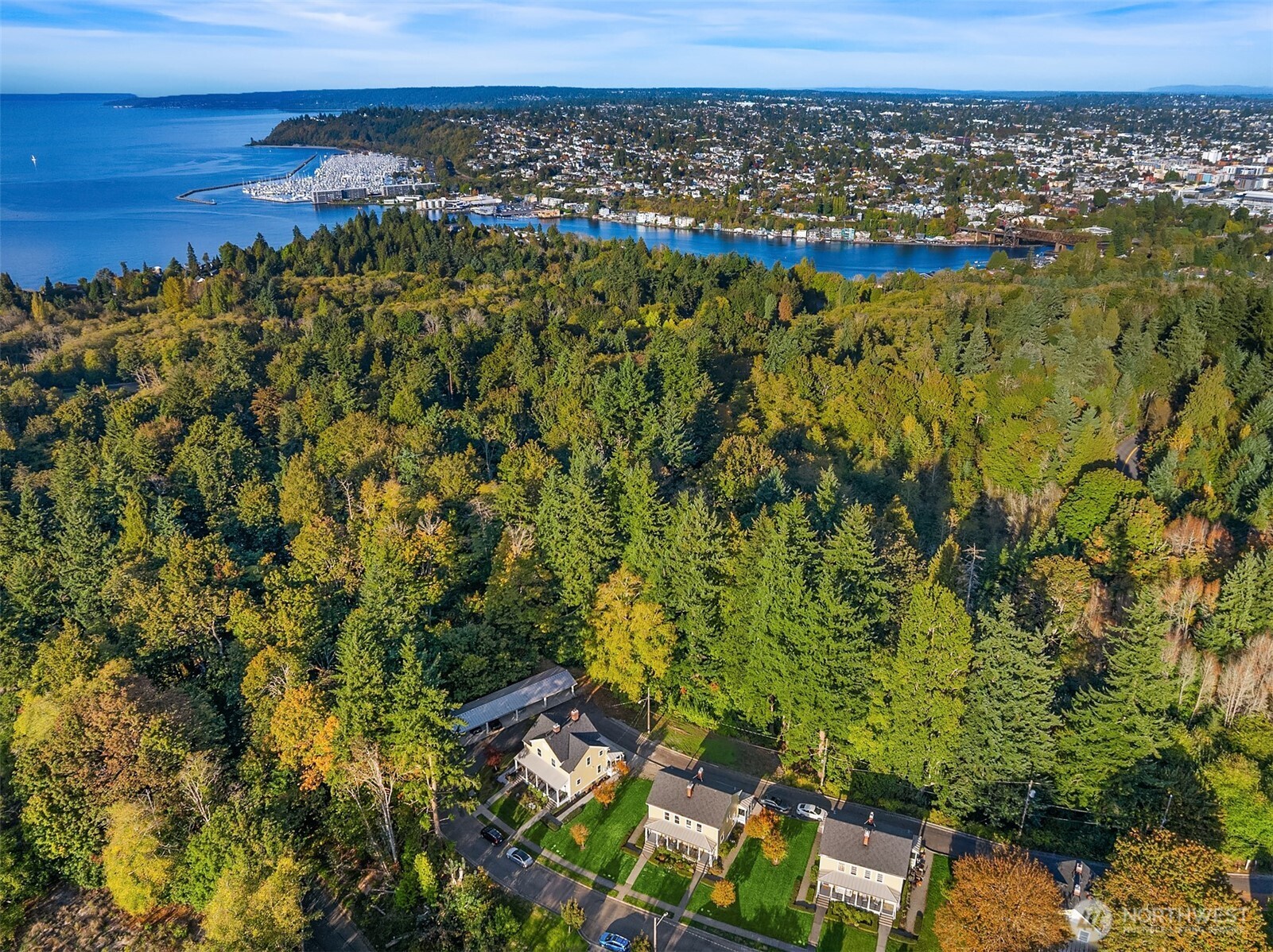 4422 Montana Circle Seattle, WA 98199 - Photo 29 of 32 a view of a city