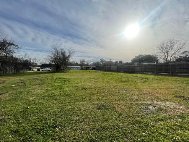 $35,000 | 2912 Riverbend Drive, Violet, LA 70092