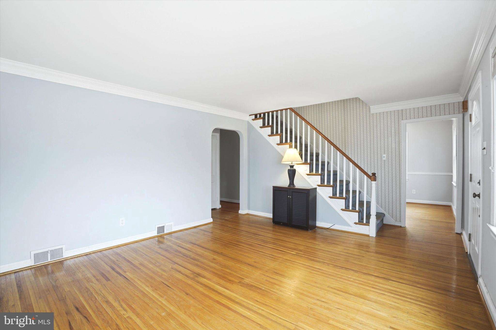 544 Lawrence Road Havertown, PA 19083 - Photo 3 of 28