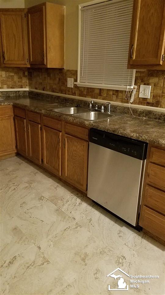 93 Abbott Street River Rouge, MI 48218 - Photo 28 of 29 31337946-28.JPG