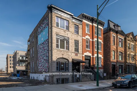 $2,000 | 934 West 19th Street, Unit 2, Chicago, IL 60608
