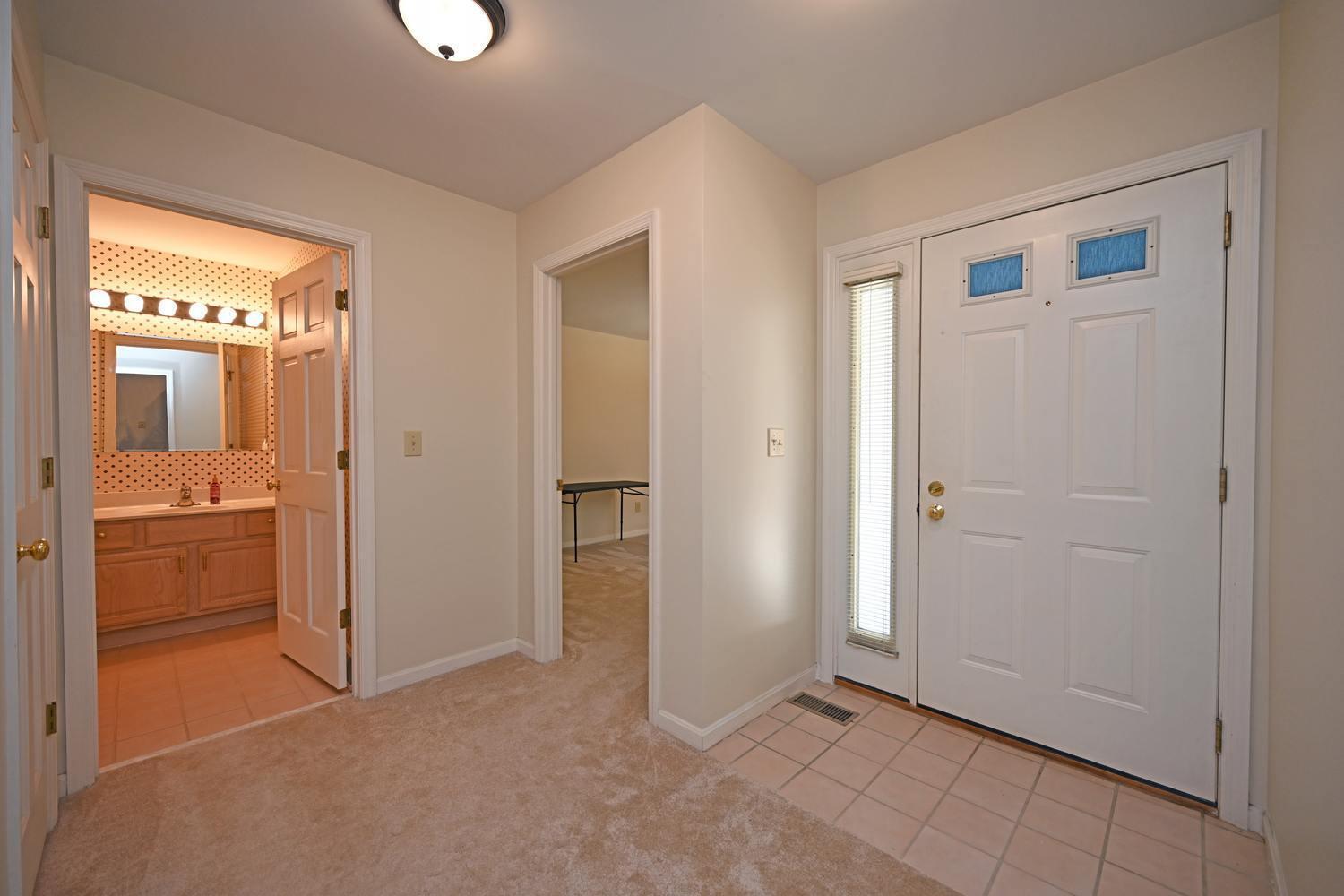 9033 Winton Road Cincinnati, OH 45231 - Photo 4 of 28
