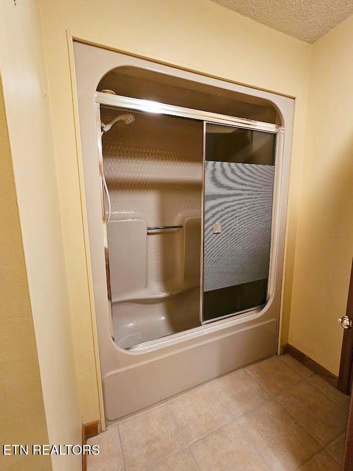 240 West Rockwood Ferry Road Ten Mile, TN 37880 - Photo 14 of 29 Hall bath shower/tub