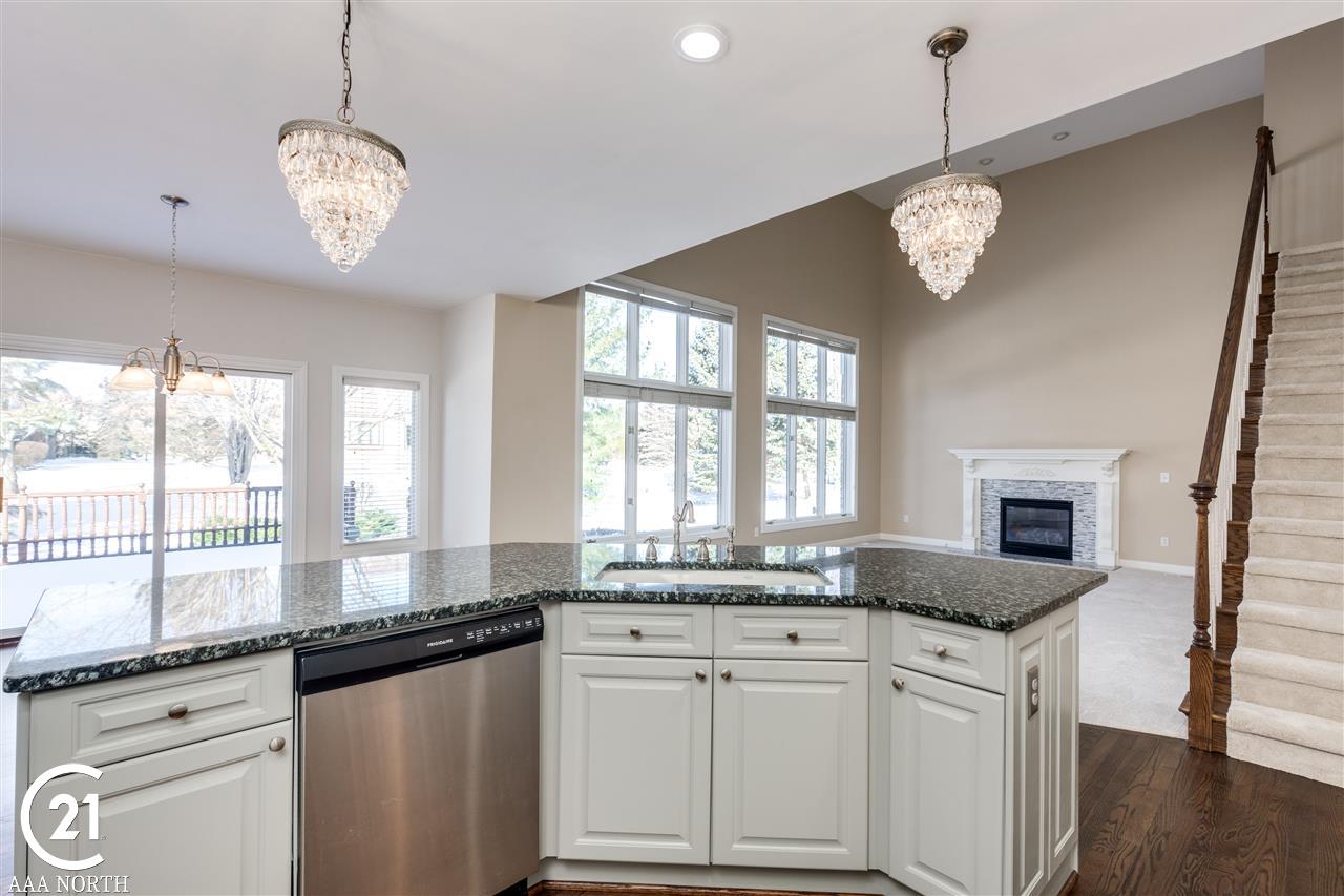 1903 Blue Grass Drive Rochester, MI 48306 - Photo 13 of 43 31315025-12.JPG