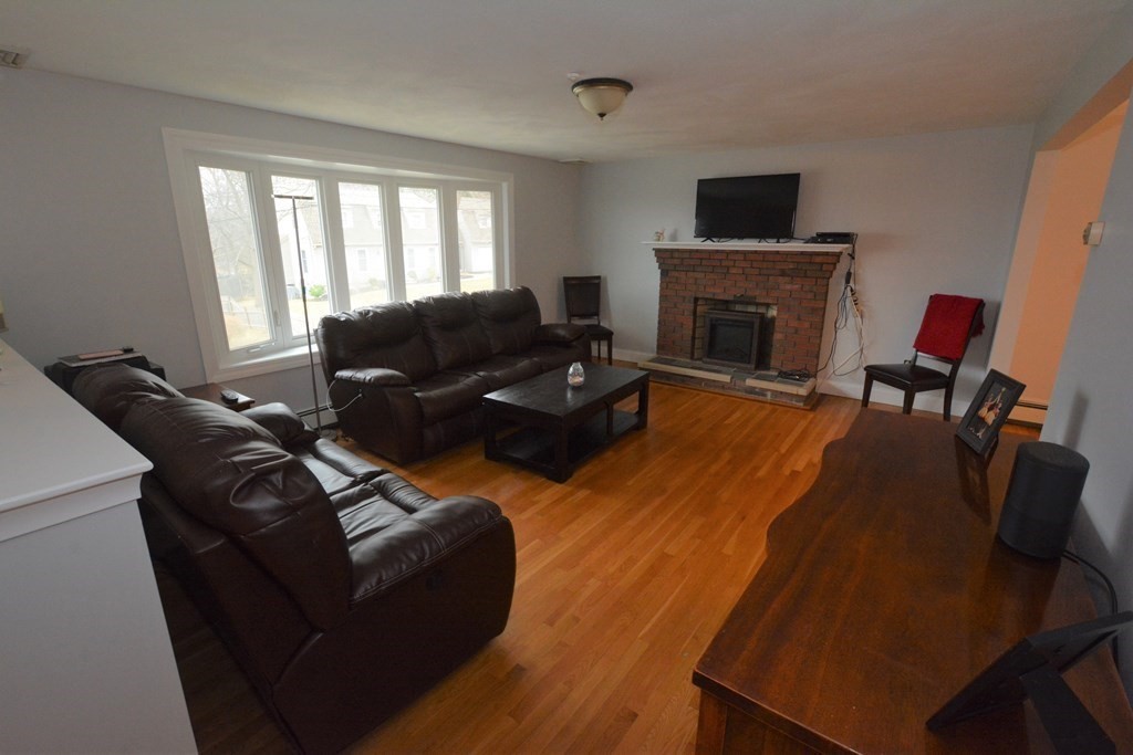 31 Richard Road Braintree, MA 02184 - Photo 4 of 17 Gallery Image 4