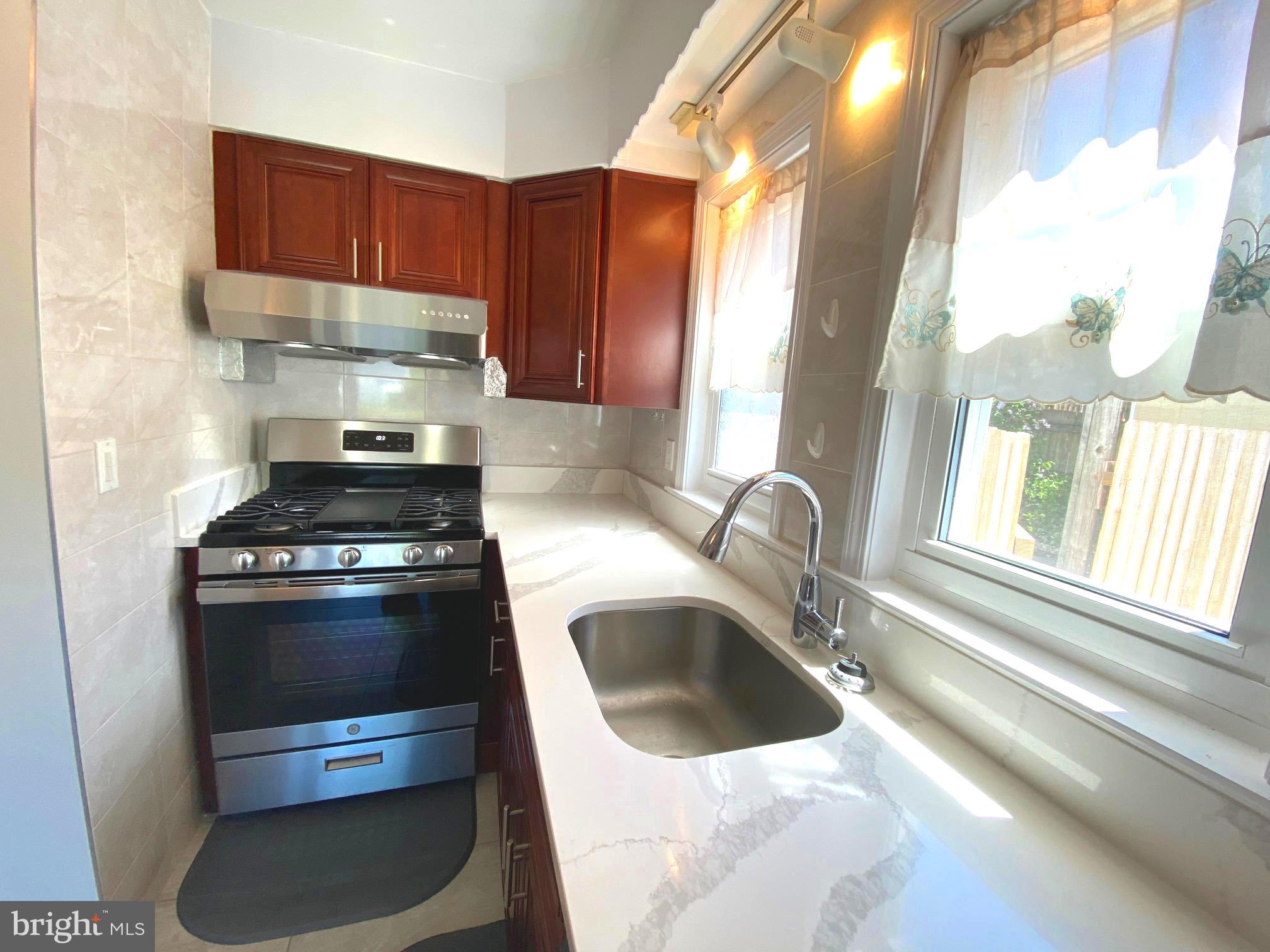 511 Southwell Road Linthicum Heights, MD 21090 - Photo 3 of 32 Gallery Image 3