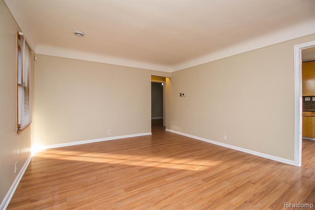 3904 Durham Road Royal Oak, MI 48073 - Photo 5 of 21