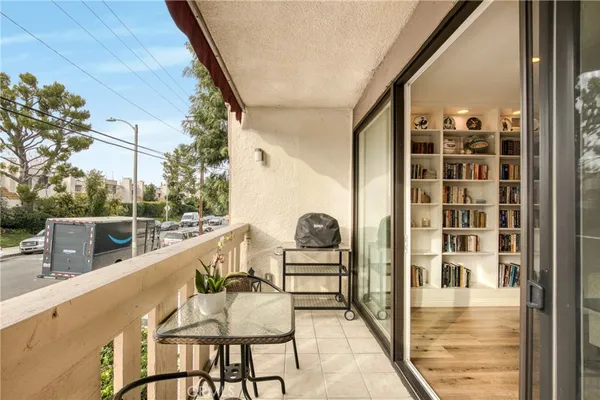 $659,000 | 5216 Yarmouth Avenue, Unit 107, Encino, CA 91316