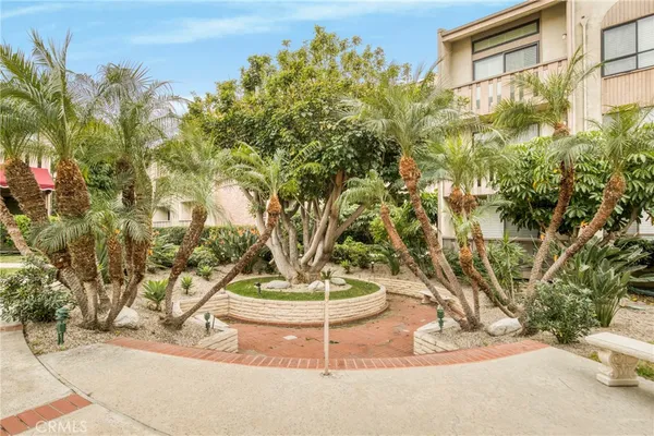 $659,000 | 5216 Yarmouth Avenue, Unit 107, Encino, CA 91316