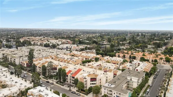 $659,000 | 5216 Yarmouth Avenue, Unit 107, Encino, CA 91316