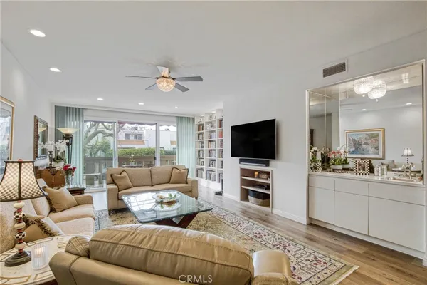 $659,000 | 5216 Yarmouth Avenue, Unit 107, Encino, CA 91316