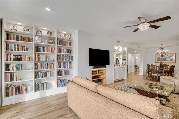 $659,000 | 5216 Yarmouth Avenue, Unit 107, Encino, CA 91316