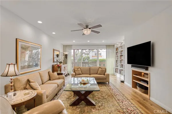 $659,000 | 5216 Yarmouth Avenue, Unit 107, Encino, CA 91316