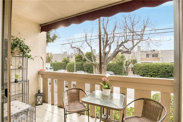 $659,000 | 5216 Yarmouth Avenue, Unit 107, Encino, CA 91316
